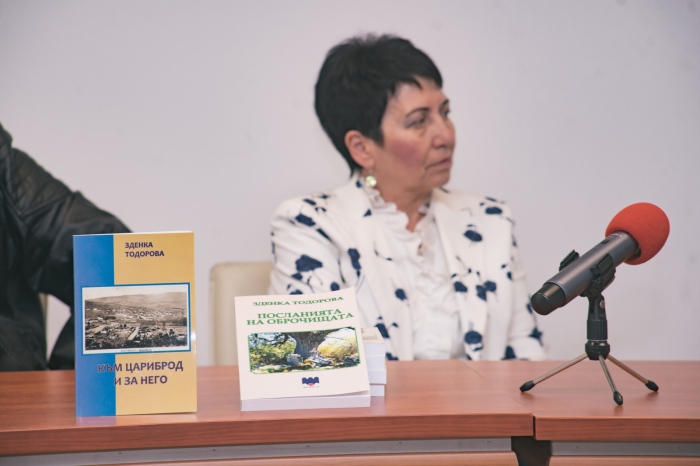 Зденка Тодорова представи две книги в Мездра 